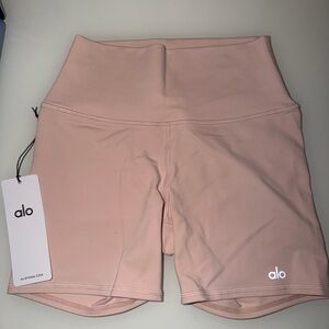 ALO Yoga Women's High Waist 5” Biker Short in Pink Quartz kn Size small